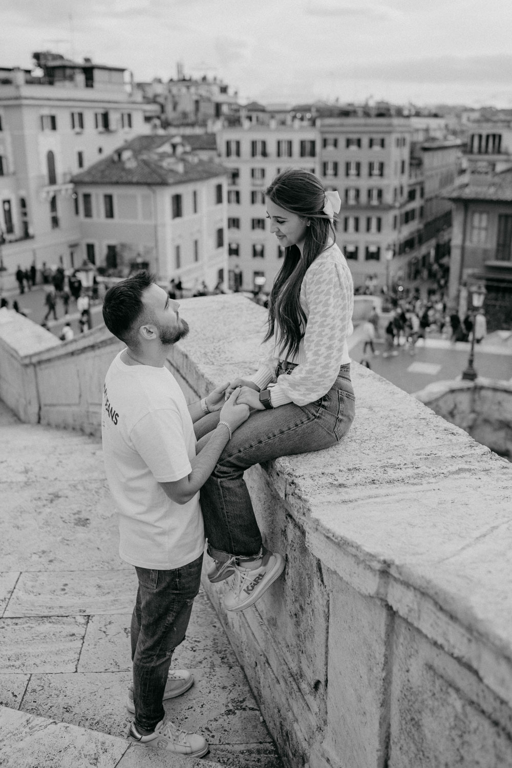Paar genießt romantischen Moment in der Stadt